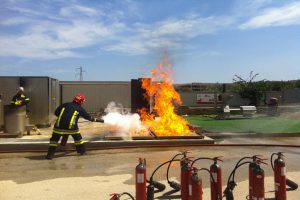 Elisicilia è in grado di proteggere eliporti, aeroporti, pozzi petroliferi e di gas e qualsiasi altra attività e siti ad alto rischio incendio.